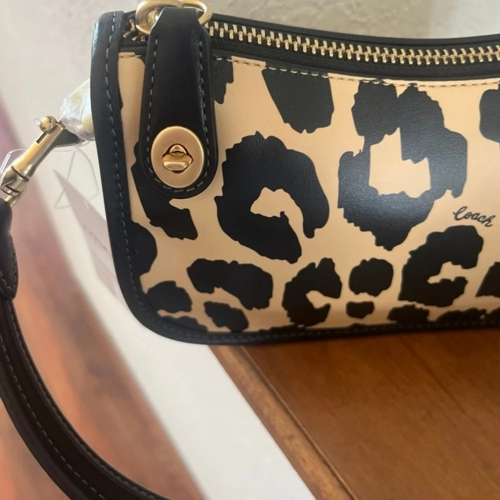 Coach Swinger 20 Leopard Print- NWT - Picture 5 of 9